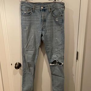 Levis 501 light wash distressed skinny Jean size 29x30